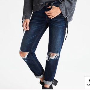 American Eagle distressed tomgirl jeans